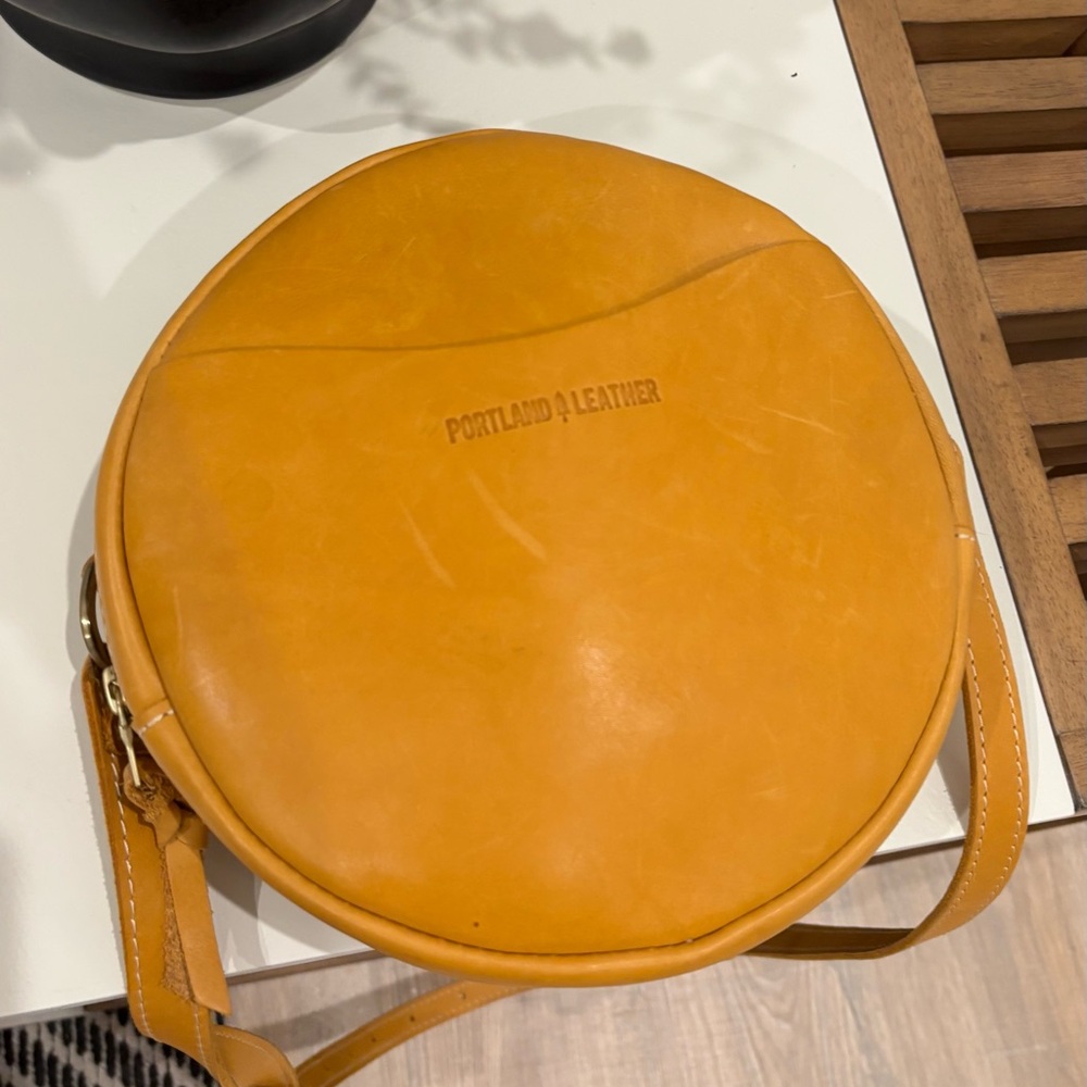 EUC Portland Leather Sunflower Circle Crossbody Bag - Picture 2 of 6